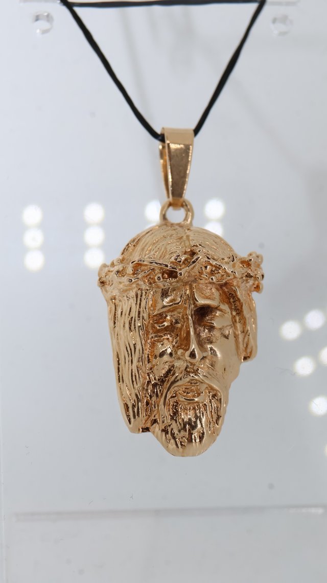 J-0905 Colgante Cristo Oro 18K