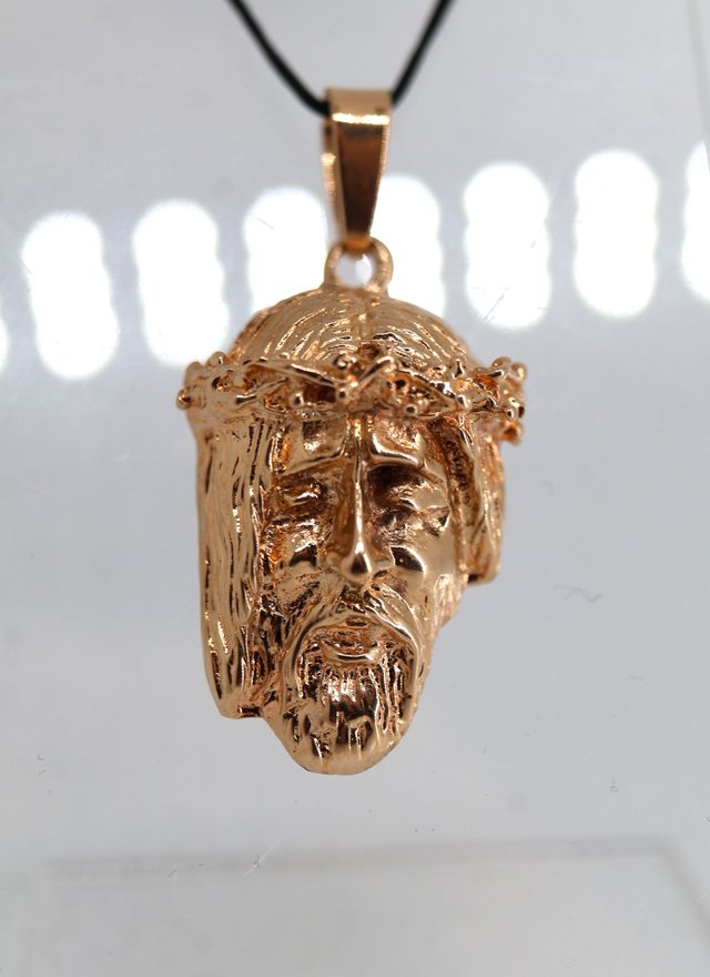 J-0905 Colgante Cristo Oro 18K