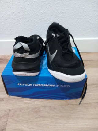 Deportivas Baloncesto Negras y Plateadas