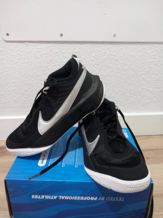 Deportivas Baloncesto Negras y Plateadas