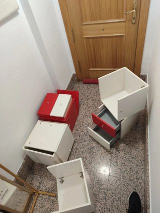 Cajonera Ikea Roja y Blanca