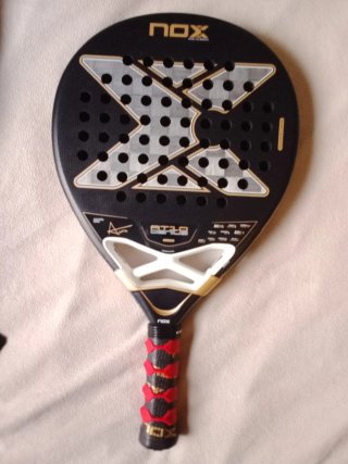 Pala NOX AT10 Genius 18K Agustín Tapia 2024