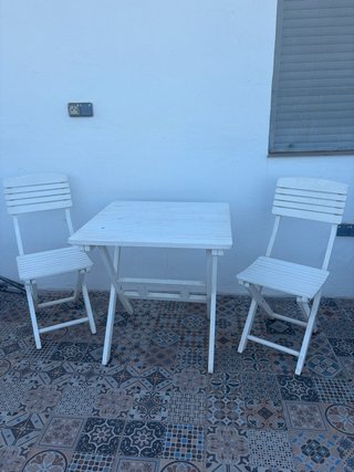 Conjunto mesa y 2 sillas plegables