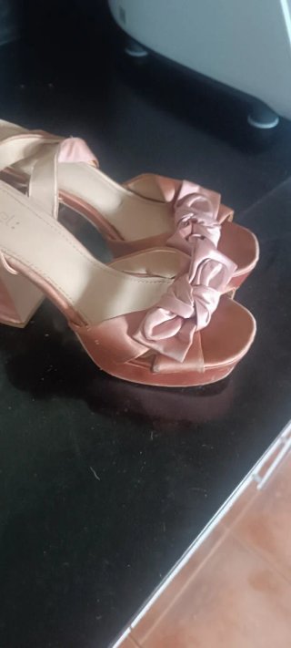Zapatos de tacón beige talla 39
