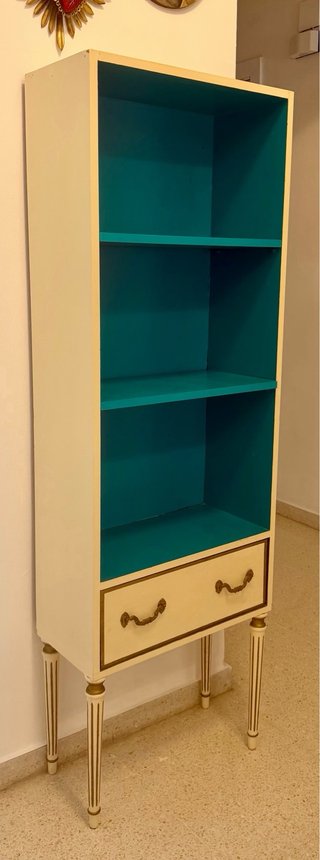 Mueble retro restaurado beige y turquesa