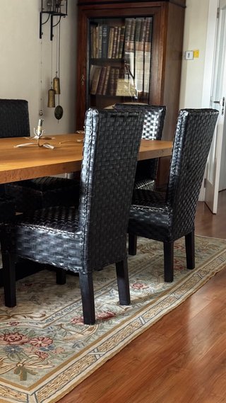 Silla vintage trenzada piel negra