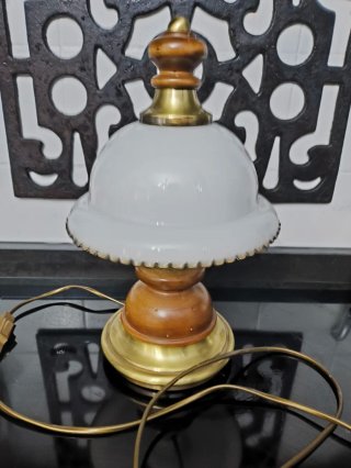 Lámpara de mesa estilo quinqué