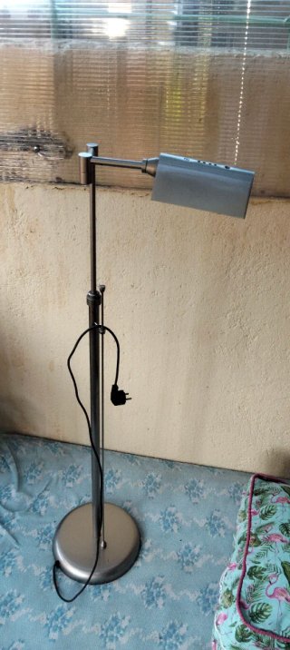 Lámpara de pie moderna ajustable