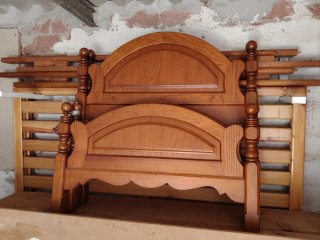 Cama de madera maciza