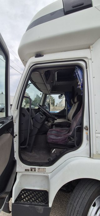 Camión Renault Midlum 220 DXI 2013