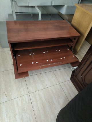 Mesa TV madera con ruedas
