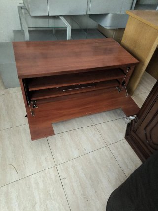 Mesa TV madera con ruedas