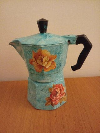 Caffettiera decorata con fiori