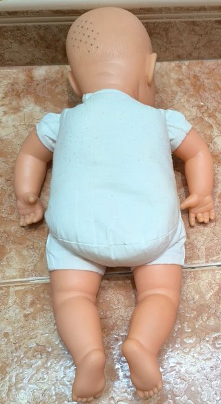 Muñeco bebé adorable que dice mamá llora y se ríe