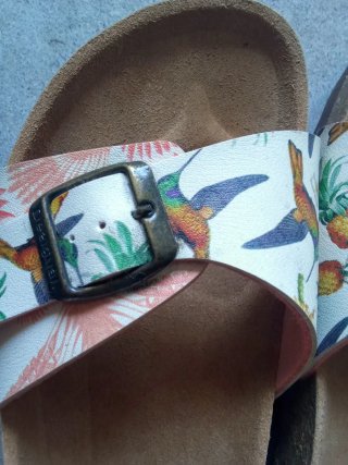 Sandalias Desigual con Pins