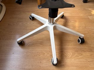 Silla de oficina Sklum con ruedas