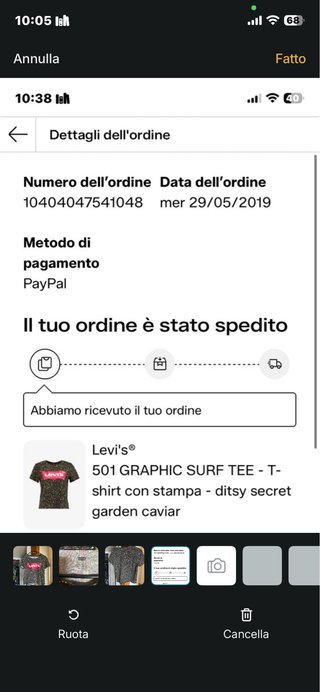 T-shirt Levi's corta nera con fiori
