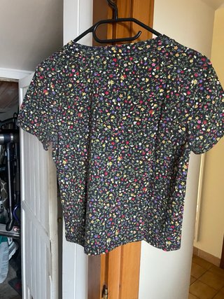 T-shirt Levi's corta nera con fiori