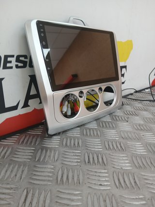 Pantalla multimedia Ford Focus Mk2 con marco.