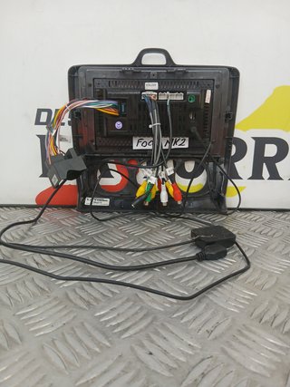 Pantalla multimedia Ford Focus Mk2 con marco.