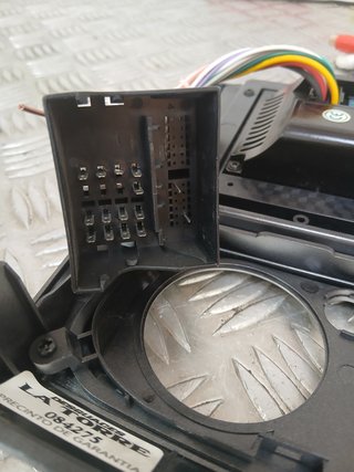 Pantalla multimedia Ford Focus Mk2 con marco.