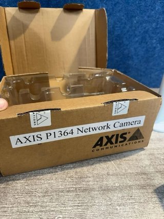 AXIS P1364 Network Camera Cámara de vigi