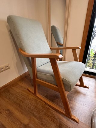 Sillón de lactancia y mecedora
