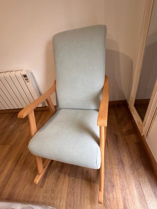 Sillón de lactancia y mecedora