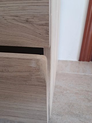 Cómoda de madera con cajones