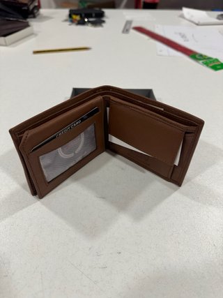 Cartera de piel marrón
