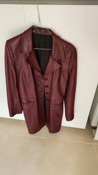 Chaqueta de piel granate