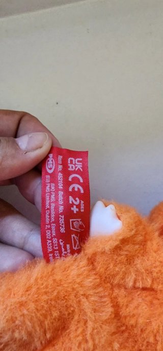 Peluche variado. Varios peluches. Labubu y TY ojos