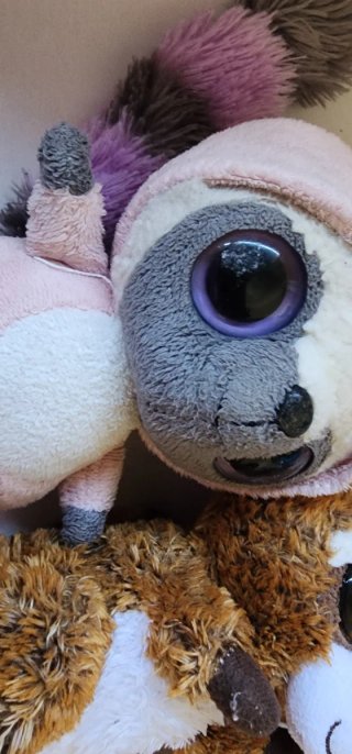 Peluche variado. Varios peluches. Labubu y TY ojos