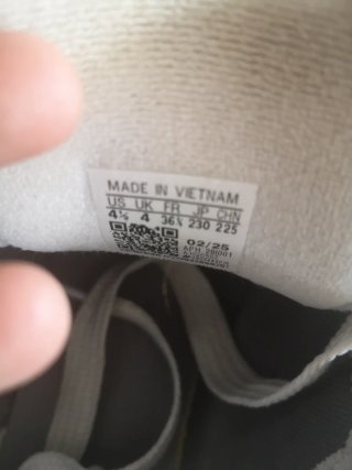 Zapatillas Adidas Grises y Blancas