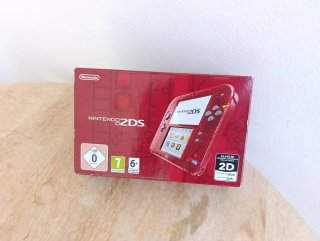 Nintendo 2DS rossa con confezione