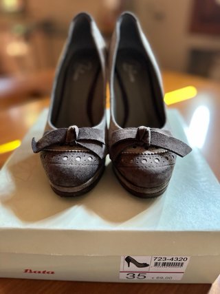 Décolleté Bata Camoscio Tg 35