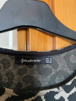 Vestito Stradivarius leopardato beige e nero tagli