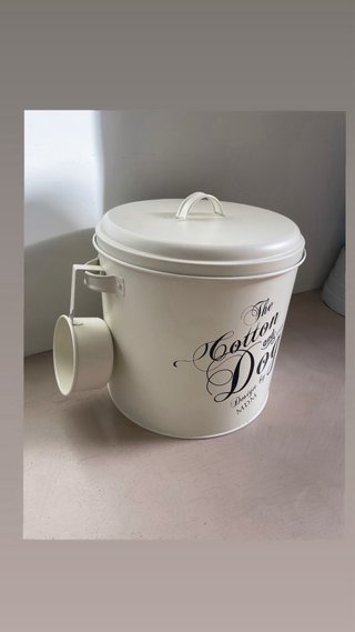 Cubo para comida de perro