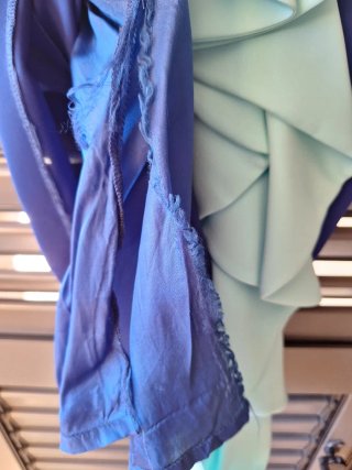 Abito tubino blu con fiocco azzurro