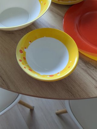 Vajilla completa: platos, tazas y cuencos