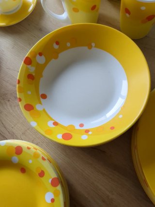 Vajilla completa: platos, tazas y cuencos