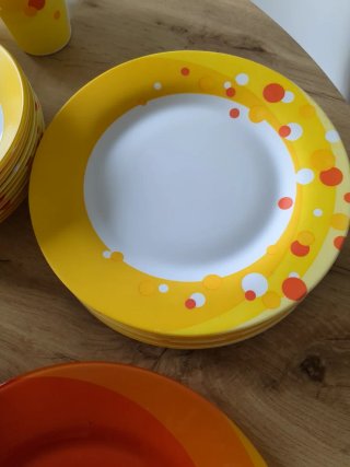 Vajilla completa: platos, tazas y cuencos