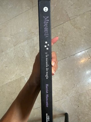 Dos libros de Isadora Moon.