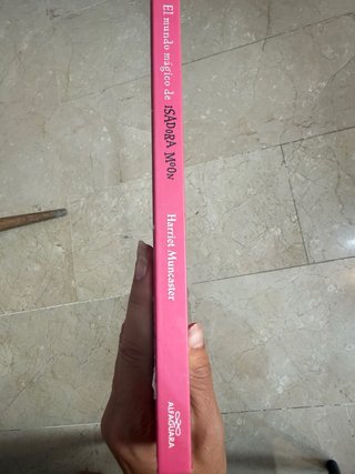 Dos libros de Isadora Moon.