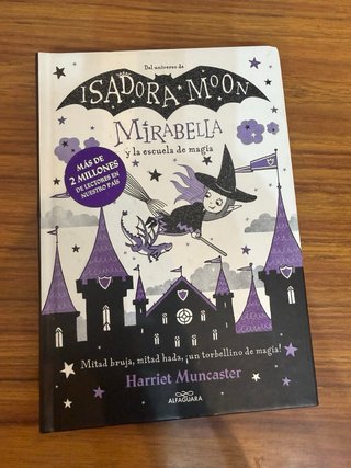 Dos libros de Isadora Moon.