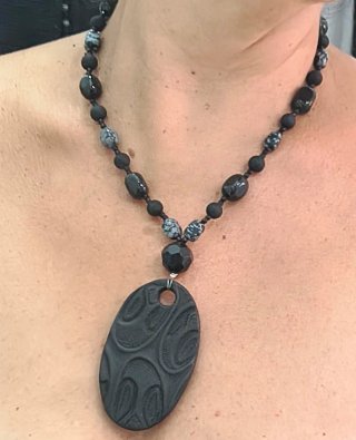 Collana pietra lavica ciondolo ovale