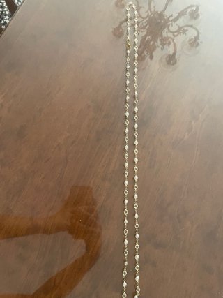 Collar largo bañado en oro con perlas de plástico