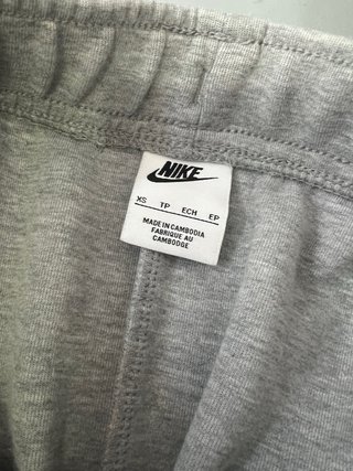Conjunto Nike Tech Gris Completo.