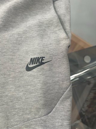 Conjunto Nike Tech Gris Completo.