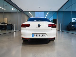 Volkswagen Passat 2022